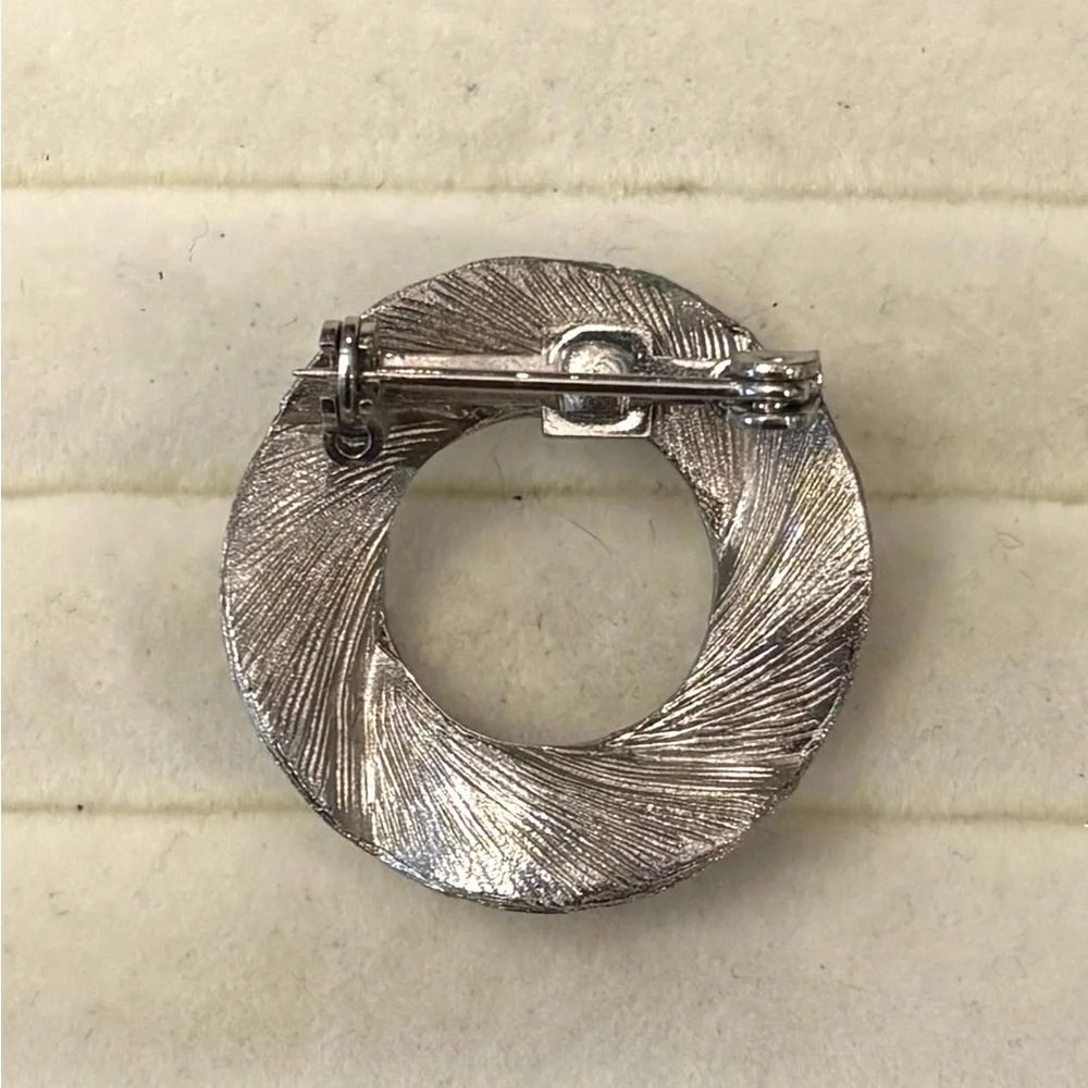 N/A elegant twisted